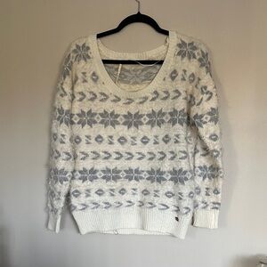 Elegant Cream and Gray Patterned Sweater